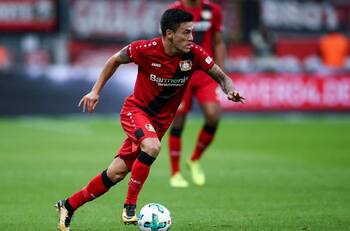 Charles Aránguiz será titular ante el Friburgo en una nueva jornada de la Bundesliga