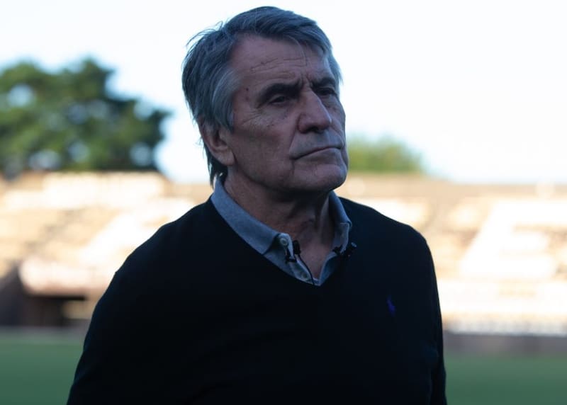 El prestigioso formador de juveniles argentino analizó el devenir del fútbol chileno y propuso algunos cambios en el sistema de competencias.