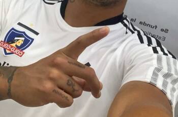 Jugadores de Colo Colo filtraron nueva indumentaria del equipo