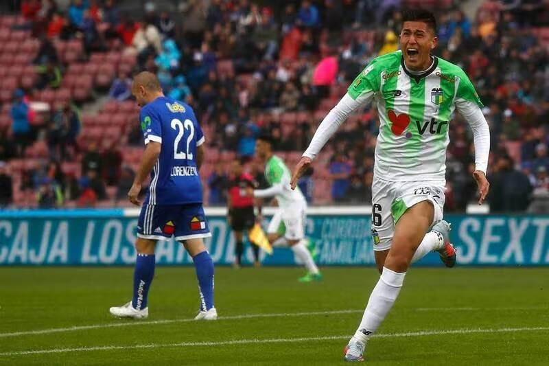 Matias Sepulveda, celebra su gol contra Universidad de Chile.