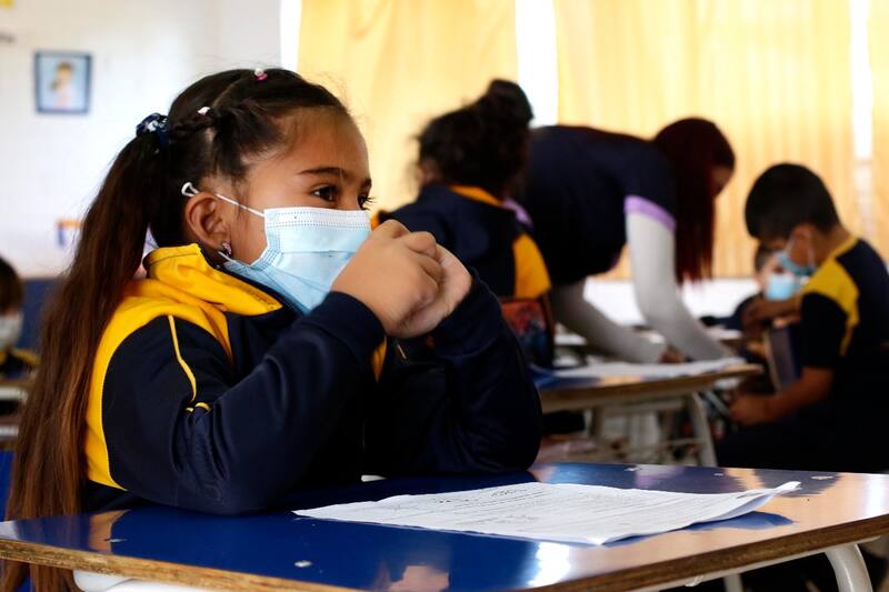 El Bono por Logro Escolar está dirigido a estudiantes en situación de vulnerabilidad social.