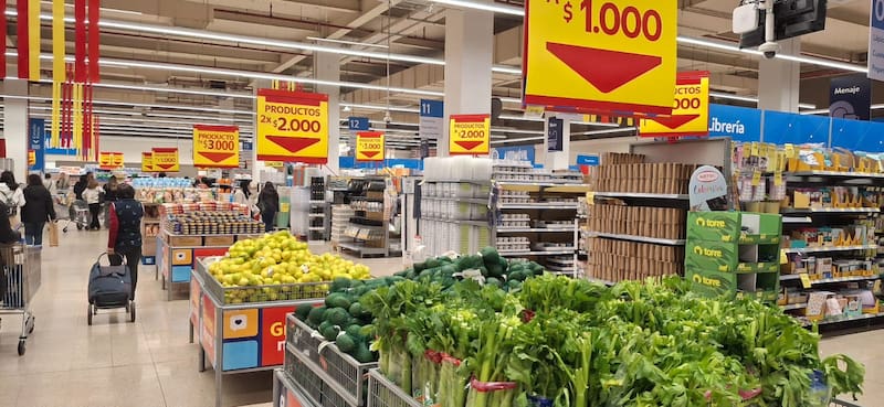 También cuenta con más de cien artículos a $2.000 y $3.000.