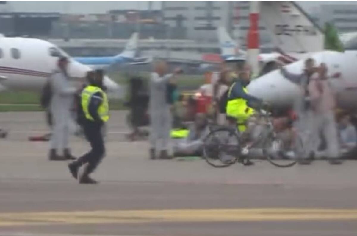 VIDEO | Más de 500 activistas climáticos bloquean pistas de Jets en Ámsterdam