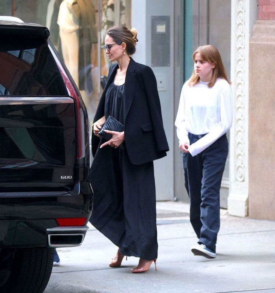 La hija menor de Angelina Jolie y Brad Pitt trabajará con su madre en la obra "The Outsiders" en Broadway.