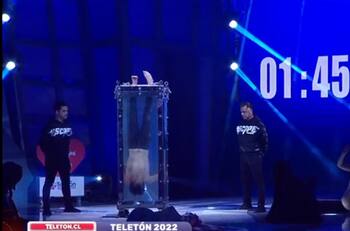 Se liberó de un tanque encadenado: Revisa el arriesgado truco de escapismo del mago Jean Paul Olhaberry