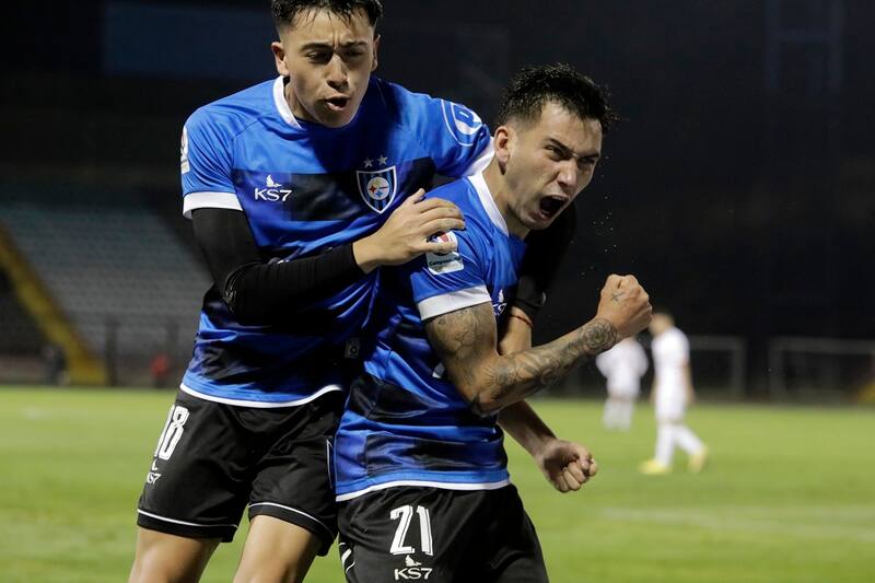 Los "Acereros" buscarán mantener el liderato del torneo ante Deportes Copiapó.
Eduardo Fortes/Photosport