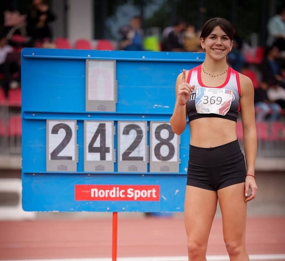 rompió récord nacional en 200m U18. Foto: Atlética Chile