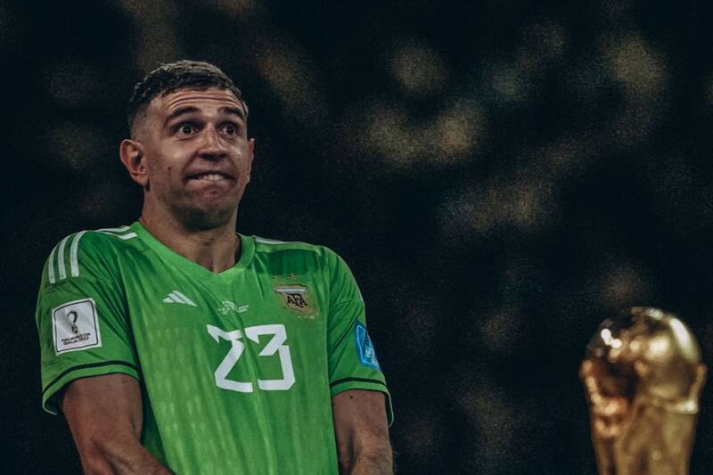 El polémico arquero de la Selección Argentina es candidato al mejor del mundo según France Football.