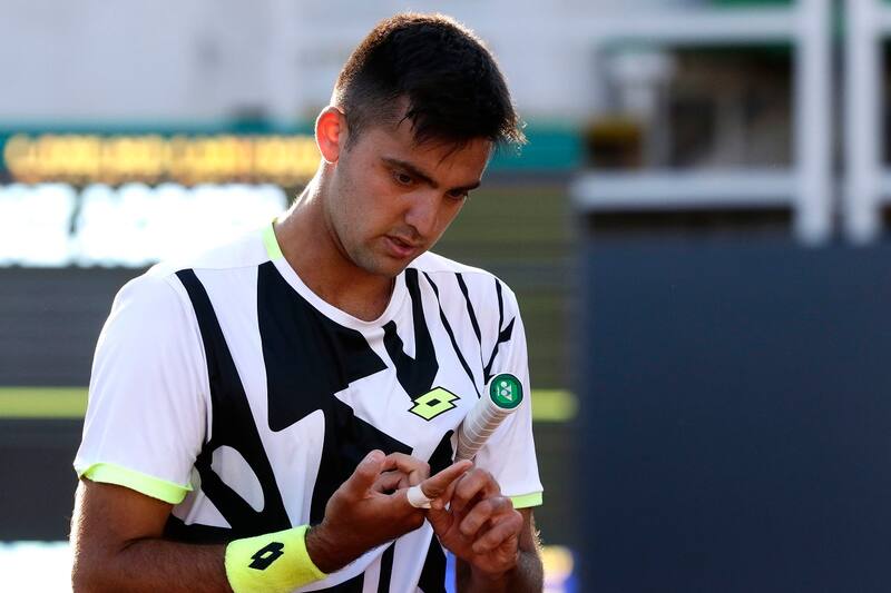 Tomás Barrios volvió a las canchas tras casi dos meses de ausencia por lesión y en su regreso, quedó eliminado de Roland Garros. Agencia Aton.