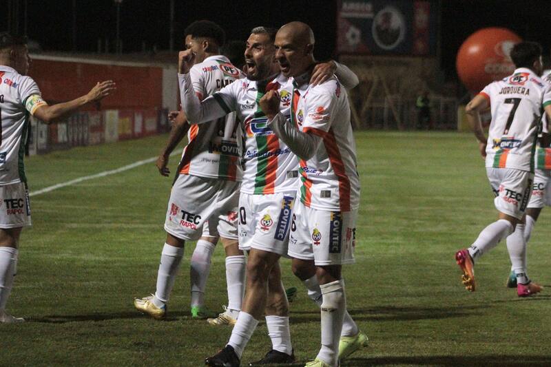 El cuadro Minero es el exclusivo líder del fútbol chileno.