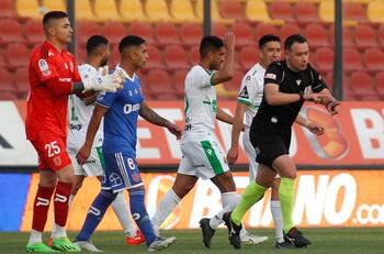 ¿Fue escuchada la U? Ángelo Hermosilla no dirigirá tras polémica en duelo entre los azules y Audax Italiano