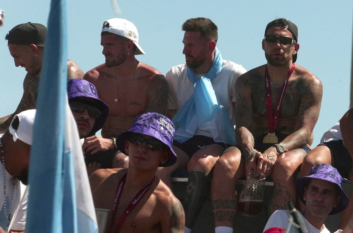 VIDEO| No olvida sus raíces: el notable gesto de Lionel Messi con sus fanáticos en Rosario tras volver de Qatar 2022