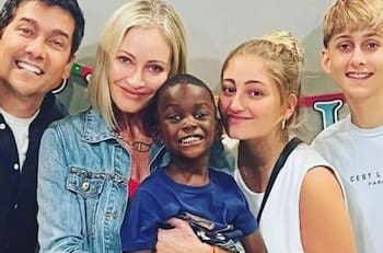 Hijos de Rafael Araneda lo llenaron de orgullo: uno se graduó y el otro metió un golazo