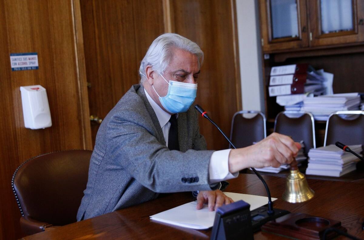 IFE Universal: Gobierno desató polémica en comisión tras "telefonazo" para aplazar su votación