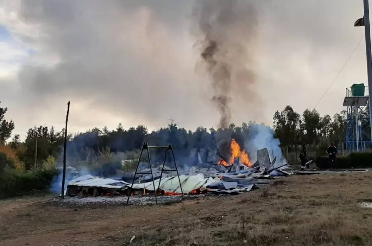 Región del Biobío: Atentado incendiario en Contulmo deja a estudiantes sin su escuela rural