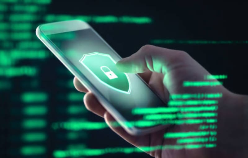 Conoce cómo proteger tu dispositivo móvil y datos personales. Foto: Pexels.
