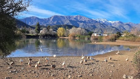 Imperdible en Santiago: Esta es la asombrosa laguna que puedes visitar de manera gratuita en primavera