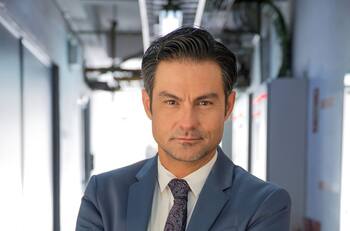 Claudio González regresa a las teleseries tras 10 años alejado de las pantallas con "La torre de Mabel"