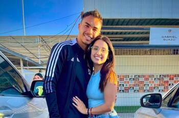 Esposa de Gabriel Suazo se aburrió de las críticas a Colo Colo y apuntó contra los "hinchas"