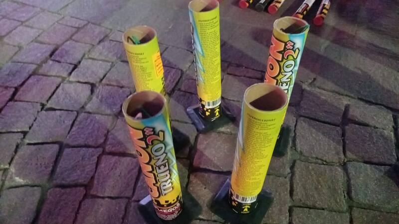 Fuegos de artificio requisados a hinchas de Colo Colo.