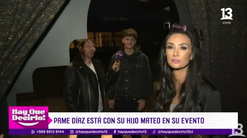 El rostro de la animadora lo dice todo.