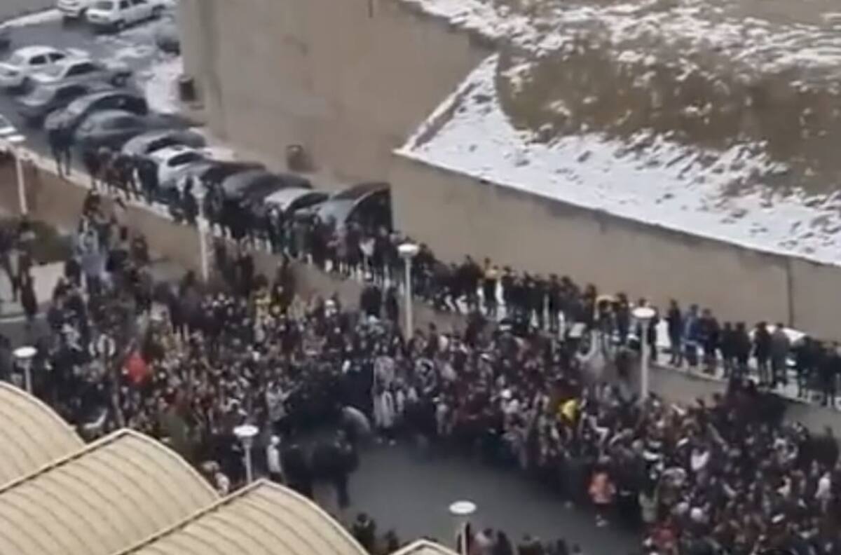 VIDEO | Masivas protestas en Irán tras la ejecución publica del joven Majidreza Rahnavard