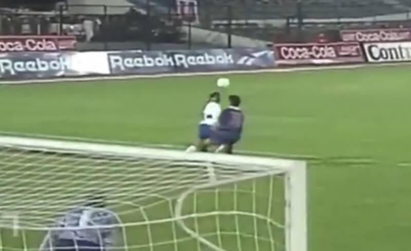 y un lujo para marcar un golazo por la UC. Foto: Captura.