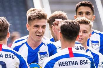 Piatek pasó entre todos para poner en ventaja al Hertha
