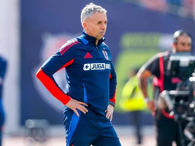 ¿Pasará agosto? En la U todavía confían a ciegas en Gustavo Álvarez