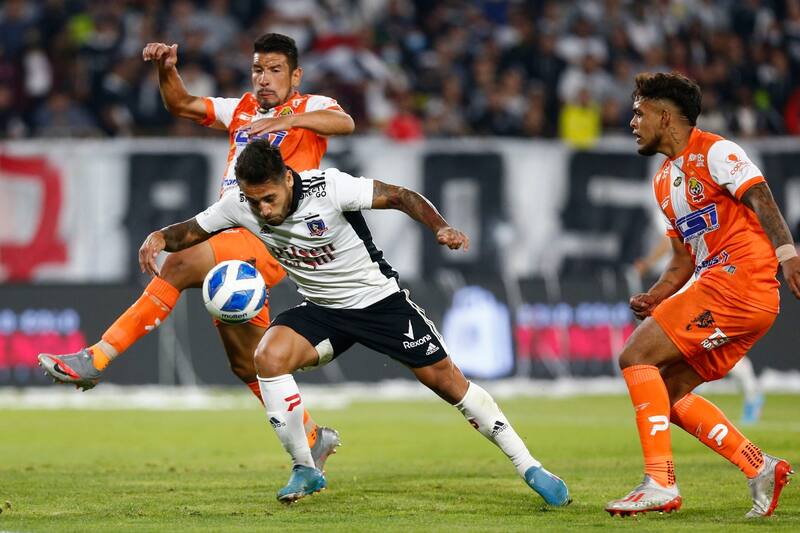 ante Colo Colo por el Campeonato Nacional.