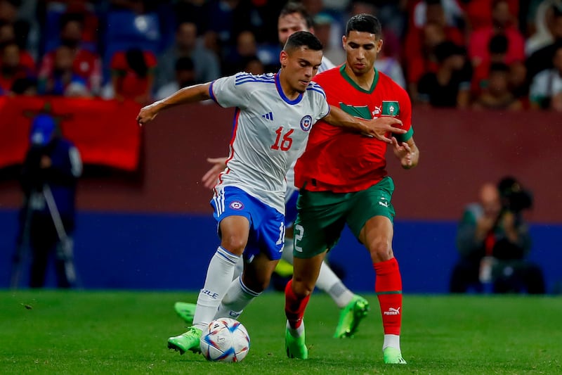 El futbolista Nayel Mehssatou en su primer partido con la Selección Chilena en un amistoso frente a Marruecos.