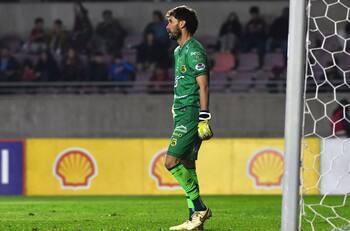 Conmoción en el fútbol chileno: equipo de Primera B anunció el retiro de este jugador por grave enfermedad