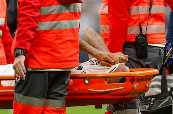 VIDEO | Secuencia desgarradora: Militao salió llorando tras sufrir nueva lesión en el Real Madrid