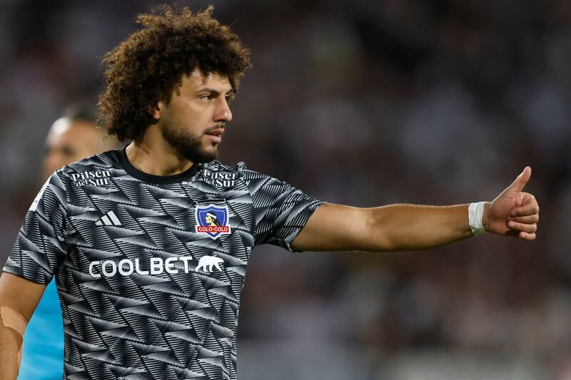 Maximiliano Falcón ya firmó su extensión de contrato con Colo Colo.