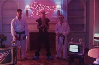 ¿Marcianeke nuevo personaje de "Cobra Kai"?: Netflix sorprende con inédita colaboración junto al artista nacional