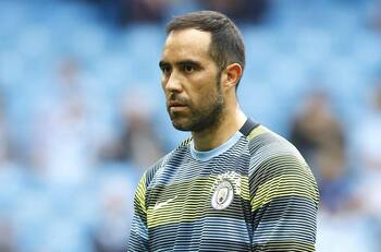 Bravo se ausentó de práctica del City y todos se preguntan dónde está