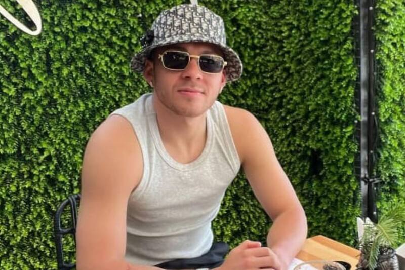 El sombrero es de la marca Dior.
Créditos: IG @felipe,mendez99.