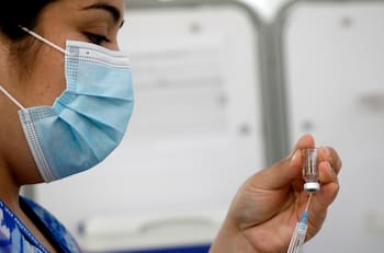 Vacunas GRATIS contra la Influenza y el Covid-19 en el Metro de Santiago: ¿Dónde y en qué horario ir?