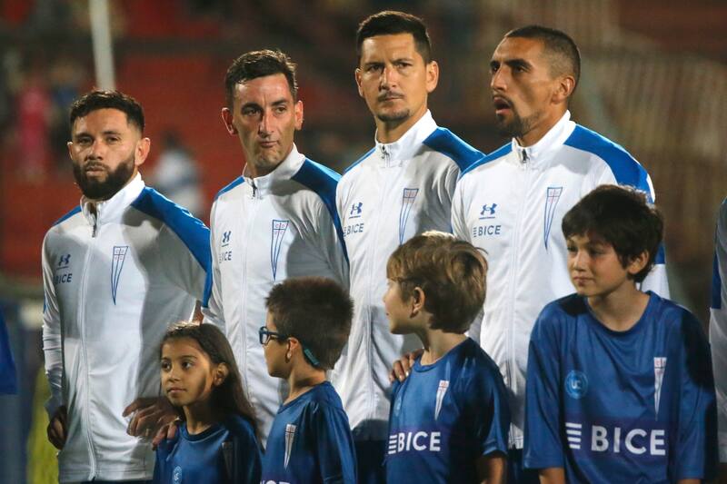 se va de Universidad de Católica.