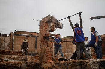 Se buscan voluntarios para la reconstrucción de las casas afectadas por lo incendios
