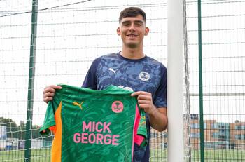 Nico Córdova lo tiene en la mira para La Roja: Vicente Reyes tiene nuevo club en Inglaterra