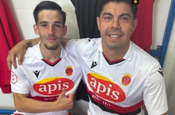 Capitán y amigo del accionista: la temporada del Gato Silva en España a los 39 años