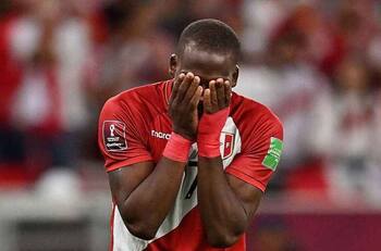 Verdugo de Perú en el repechaje mundialista anunció su retiró de la Selección: "Perdón por tan poco"