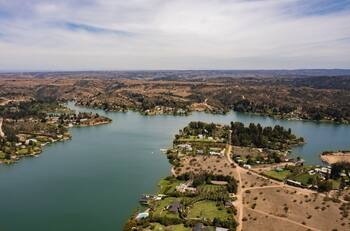 Este lago queda a dos horas de la Región Metropolitana y es perfecto para quitar el estrés de la rutina
