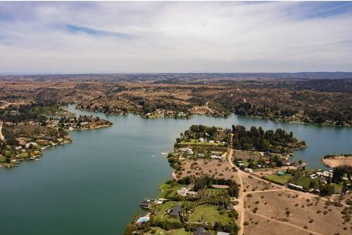 Este lago queda a dos horas de la Región Metropolitana y es perfecto para quitar el estrés de la rutina