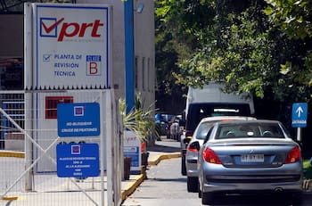 ¿Cuándo le toca la revisión técnica a mi vehículo y de cuánto es la multa por andar con el documento vencido?