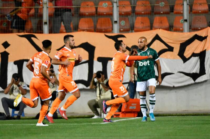 enfrentando a Santiago Wanderers. Foto: Aton