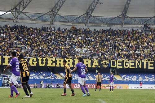 El Almirante, en la imagen jugando el Clásico Penquista con Deportes Concepción, es el equipo que más expulsiones acumula esta temporada. Foto: Instagram Fernández Vial.