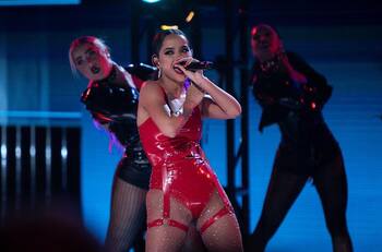 "Premios Juventud": Becky G fue reconocida como una "Agente de cambio social"