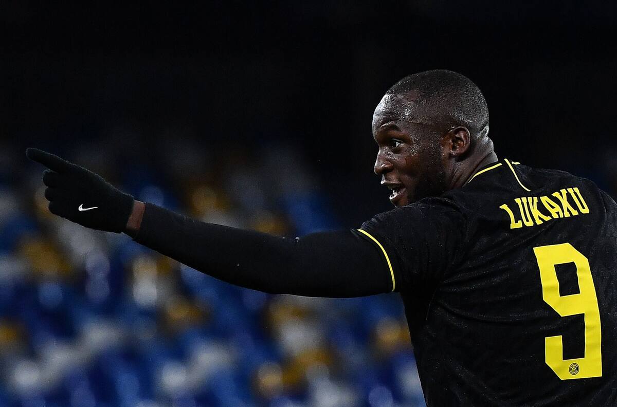 ¿Qué hiciste? Grave error de arquero de Napoli le da el 2-0 a Inter